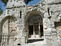 Nimes temple de Diane2.jpg